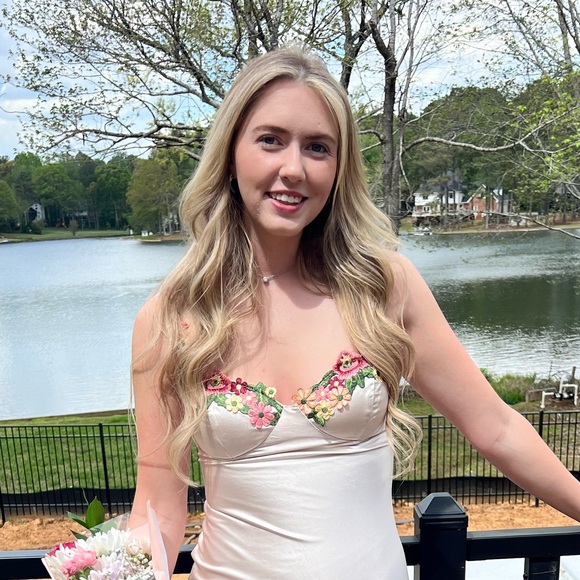 nicolehallberg